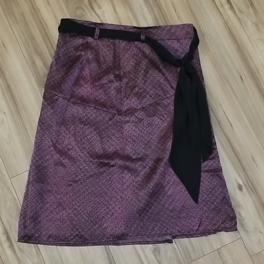 Mexx purple silk like skirt.  Black belt/tie incl.